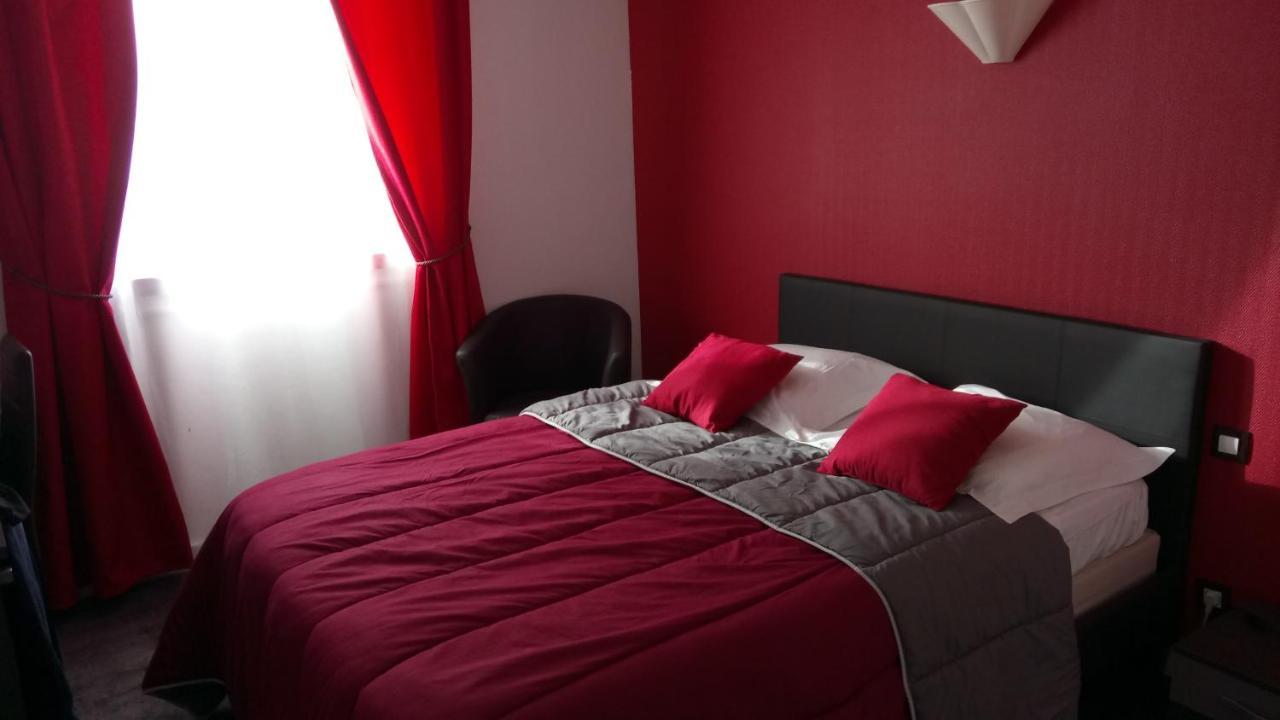 Hotel Montespan Lussac-les-Châteaux Zewnętrze zdjęcie