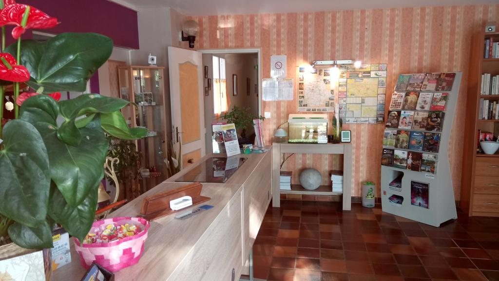 Hotel Montespan Lussac-les-Châteaux Zewnętrze zdjęcie
