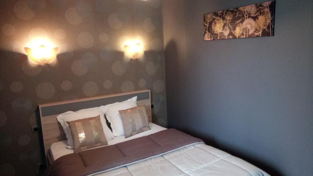 Hotel Montespan Lussac-les-Châteaux Zewnętrze zdjęcie