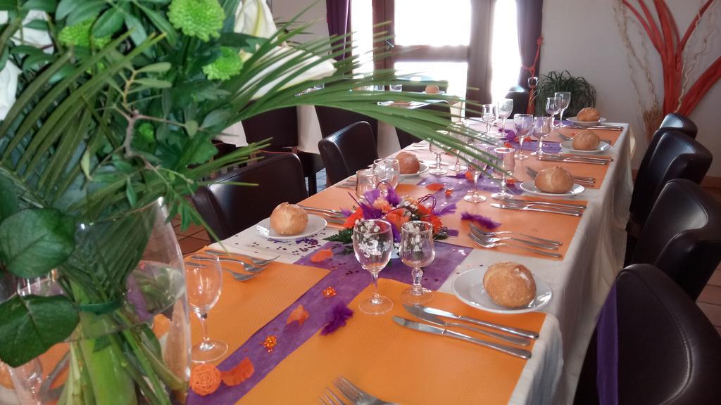 Hotel Montespan Lussac-les-Châteaux Zewnętrze zdjęcie