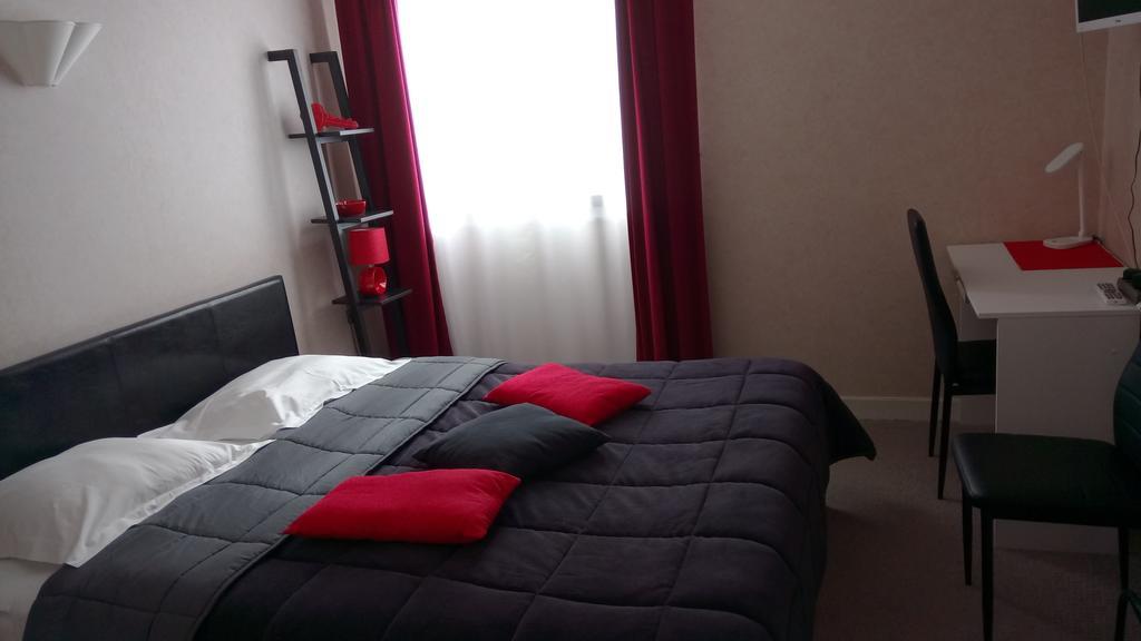 Hotel Montespan Lussac-les-Châteaux Zewnętrze zdjęcie