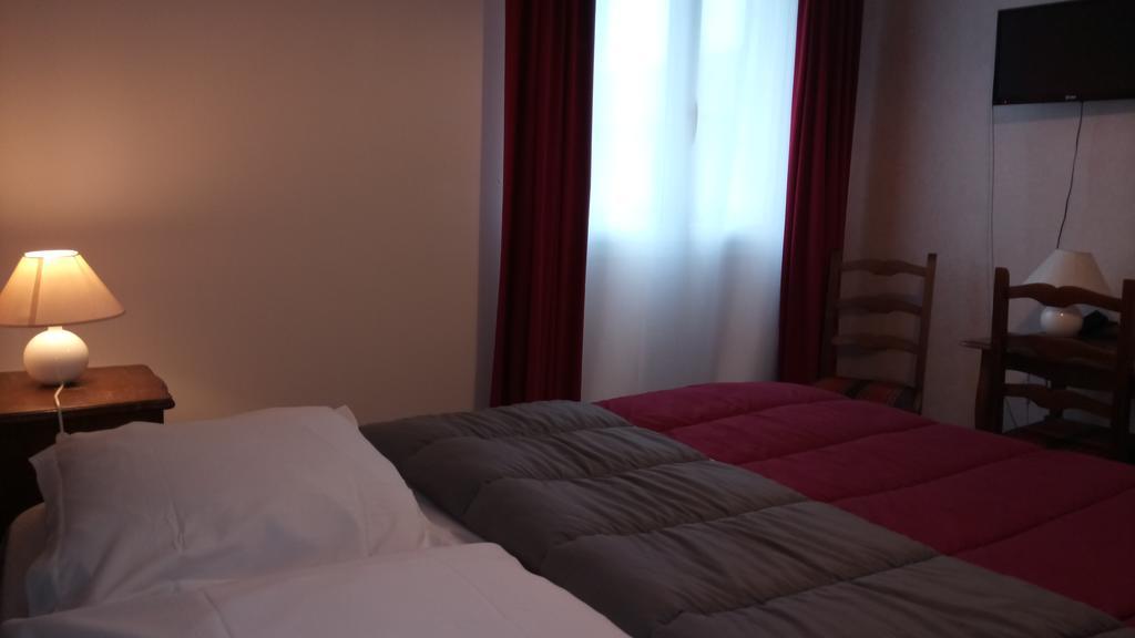Hotel Montespan Lussac-les-Châteaux Zewnętrze zdjęcie