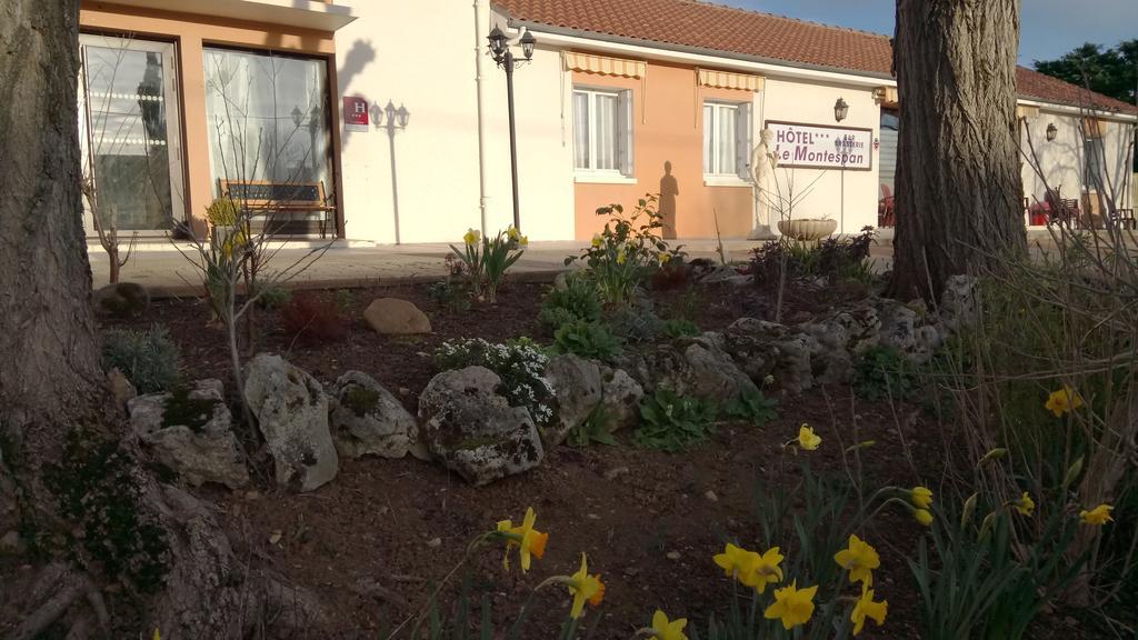 Hotel Montespan Lussac-les-Châteaux Zewnętrze zdjęcie