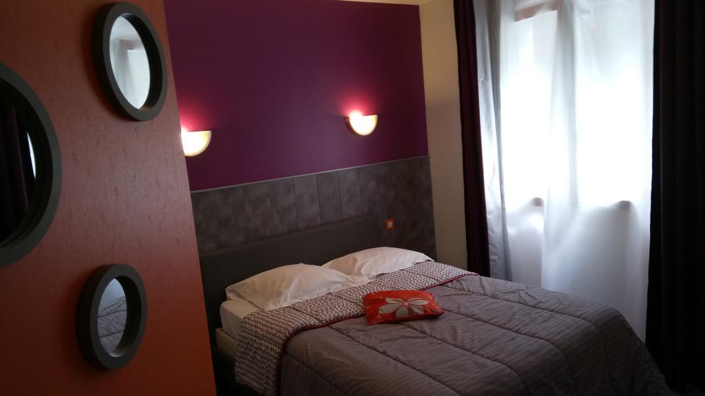 Hotel Montespan Lussac-les-Châteaux Zewnętrze zdjęcie